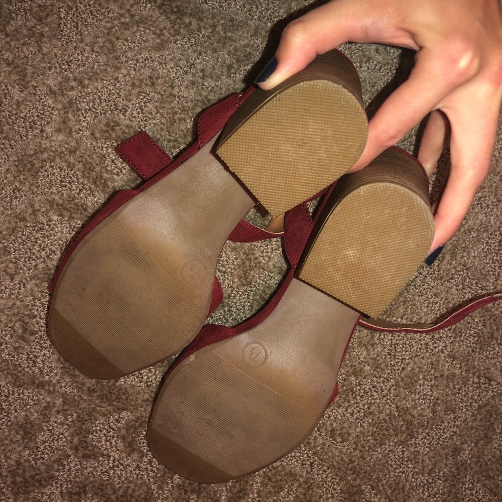 Universal Thread Heels - Picture 4 of 6
